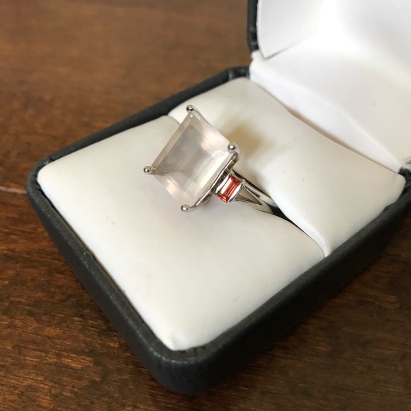 8 ct.t.w. Rose Quartz & Garnet Ring in Silver - Picture 3 of 4